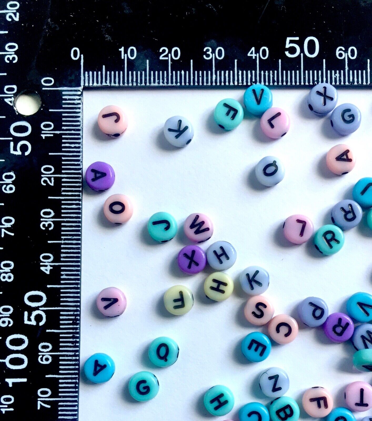 200x English Letter 6mm-7mm Flat Round Beads for Jewellery Making