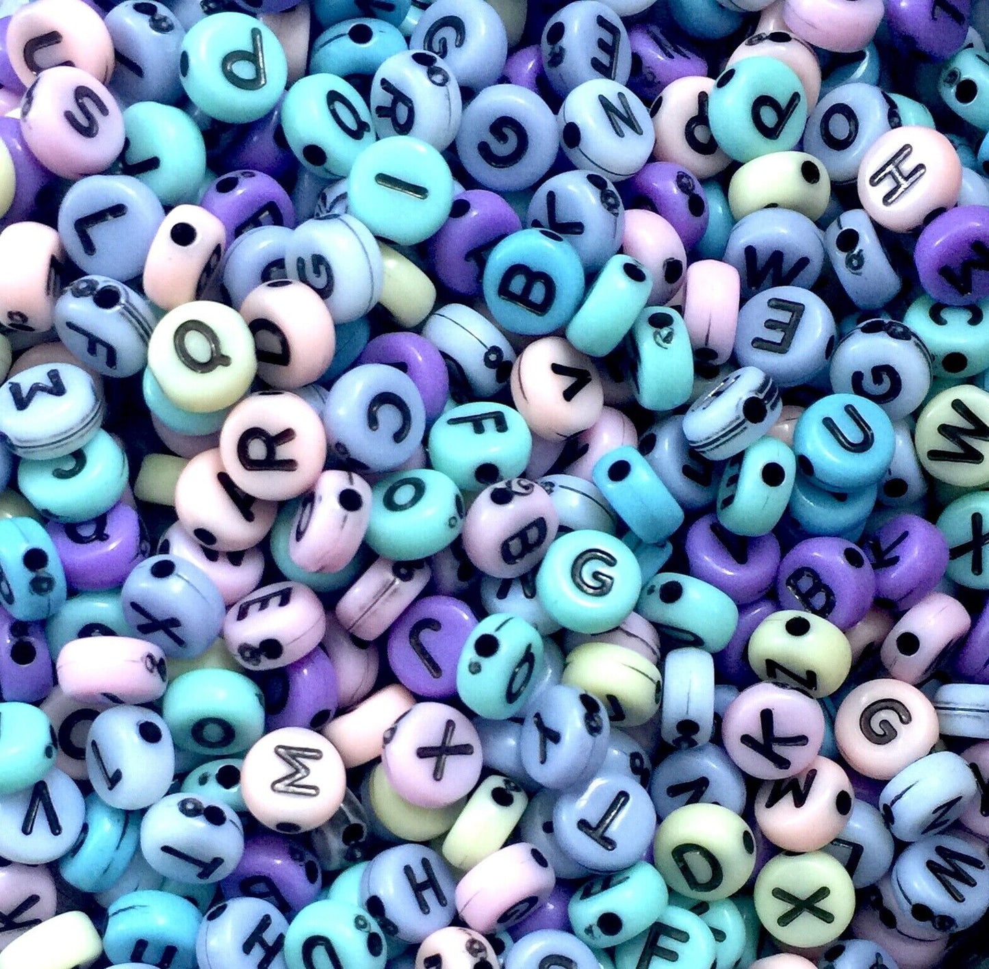 200x English Letter 6mm-7mm Flat Round Beads for Jewellery Making