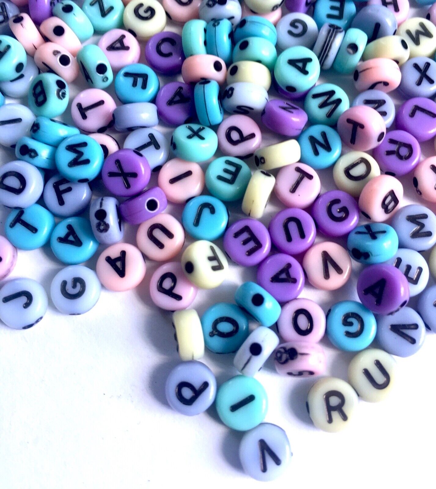 200x English Letter 6mm-7mm Flat Round Beads for Jewellery Making