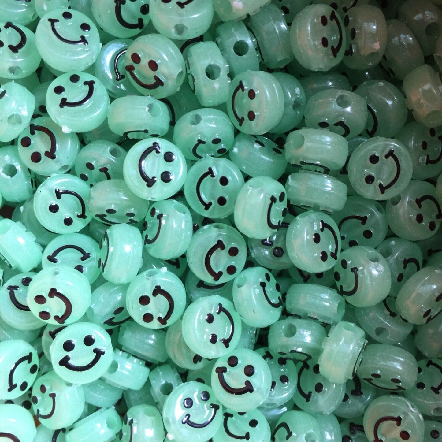 100x Glow in the Dark SmilIing Flat Round Disc Beads 10mmx5mm for Jewellery Making
