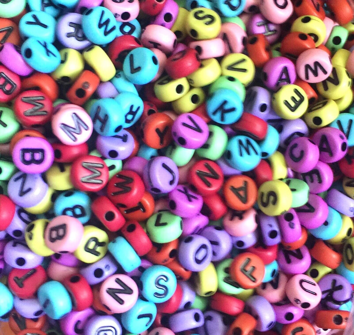 200x English Letter 6mm-7mm Flat Round Beads for Jewellery Making