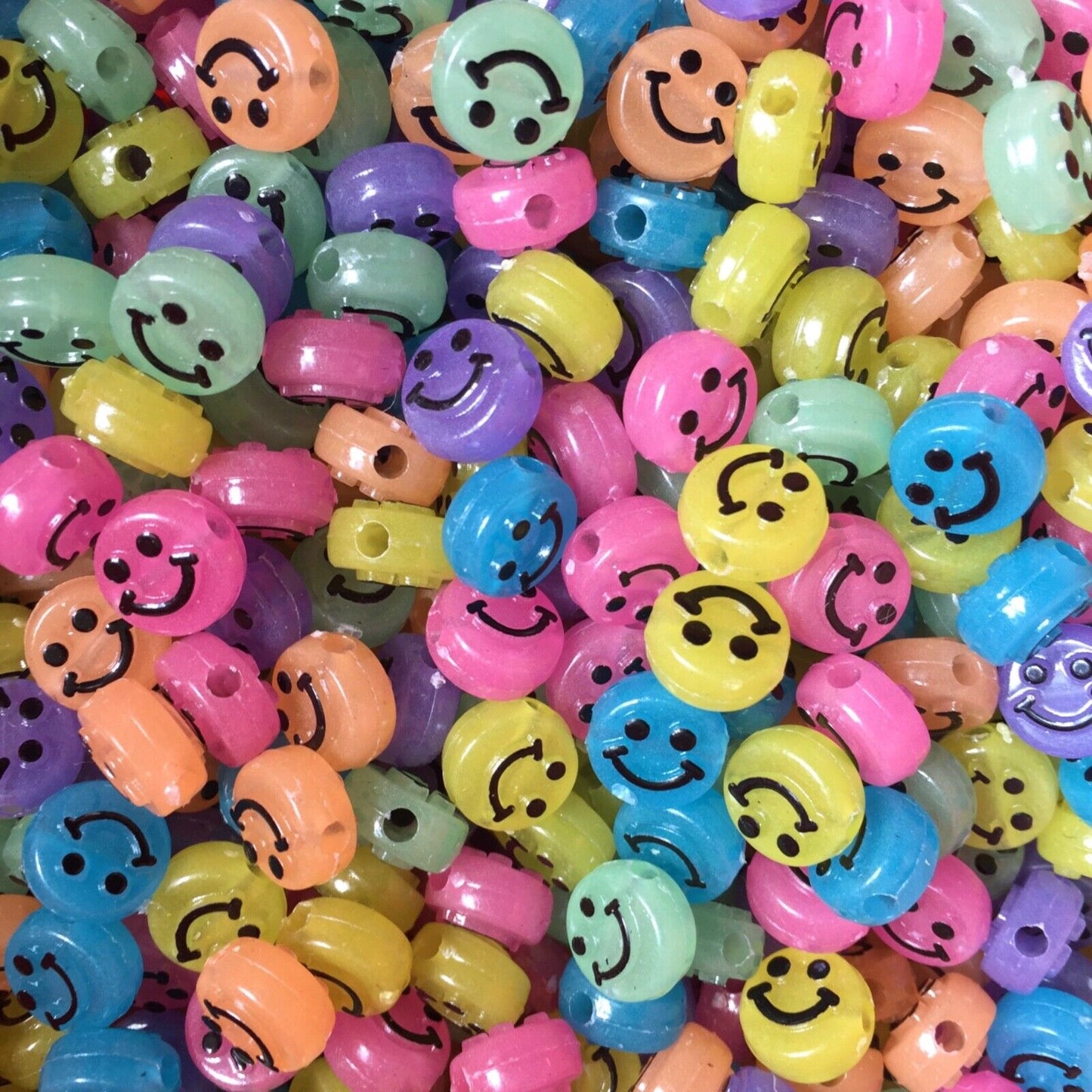 100x Glow in the Dark SmilIing Flat Round Disc Beads 10mmx5mm for Jewellery Making