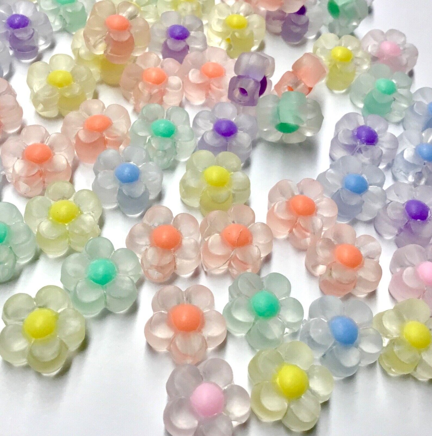 50x Frosted White Flower w/ Multicolour Core Bead in Bead 12mm Acrylic Beads
