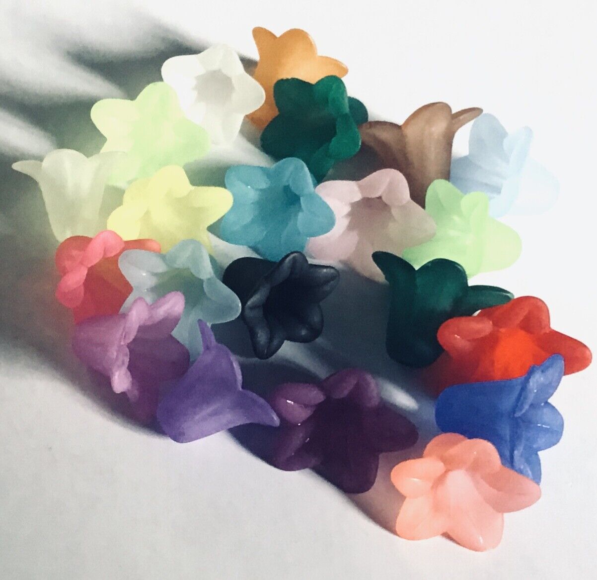 50x Multicolour Acrylic Bell Flower Charm Beads for Jewellery Making