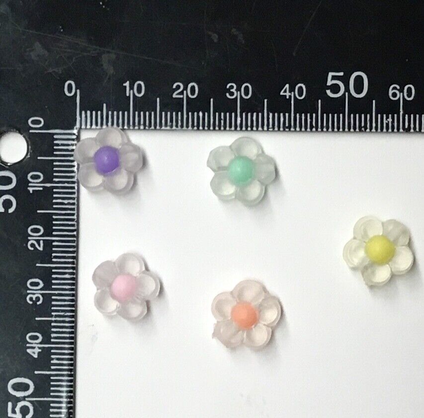 50x Frosted White Flower w/ Multicolour Core Bead in Bead 12mm Acrylic Beads