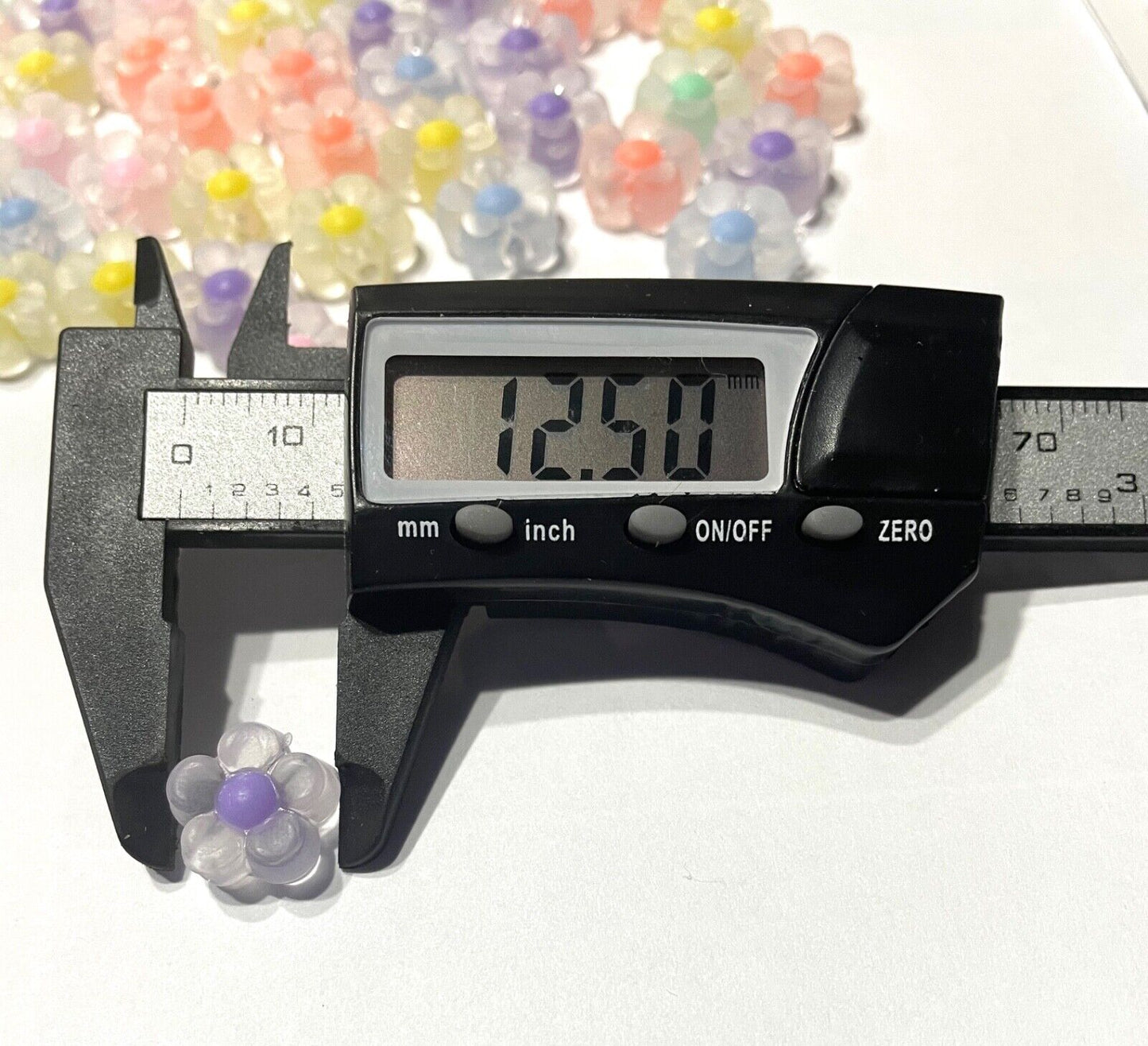 50x Clear Frosted Flower with Multicoloured Center 14.5mm Acrylic Craft Beads