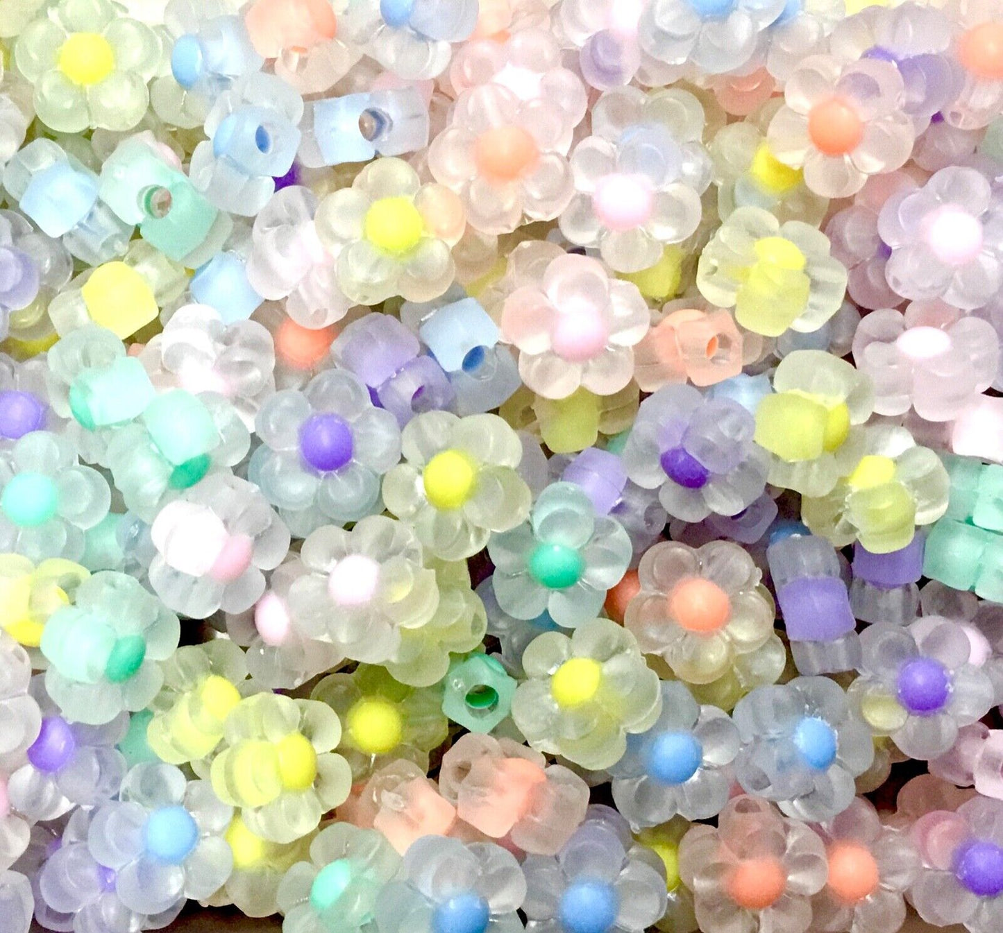 50x Frosted White Flower w/ Multicolour Core Bead in Bead 12mm Acrylic Beads