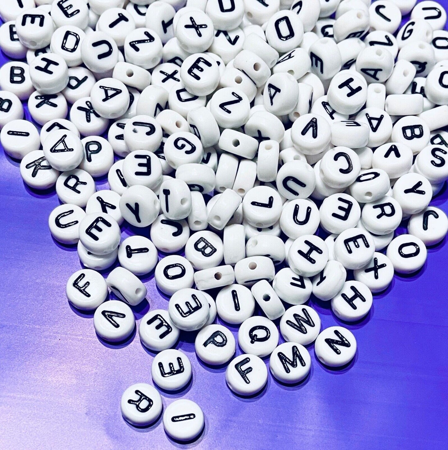 200x White Colour English Alphabet Black Letter 7mm Flat Round Beads