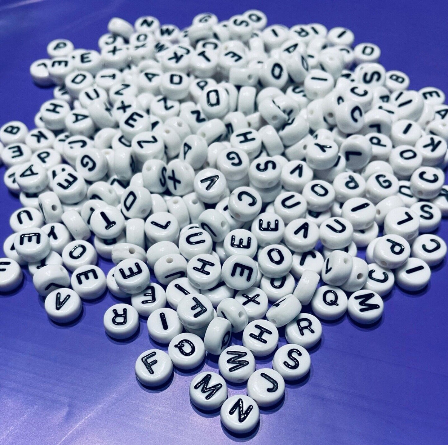 200x White Colour English Alphabet Black Letter 7mm Flat Round Beads