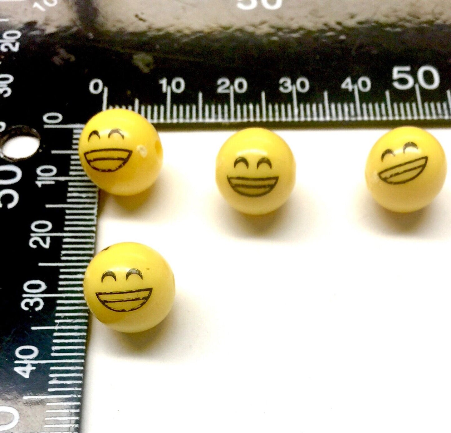 30 pcs Smiling 12mm Round Beads for Jewellery Making