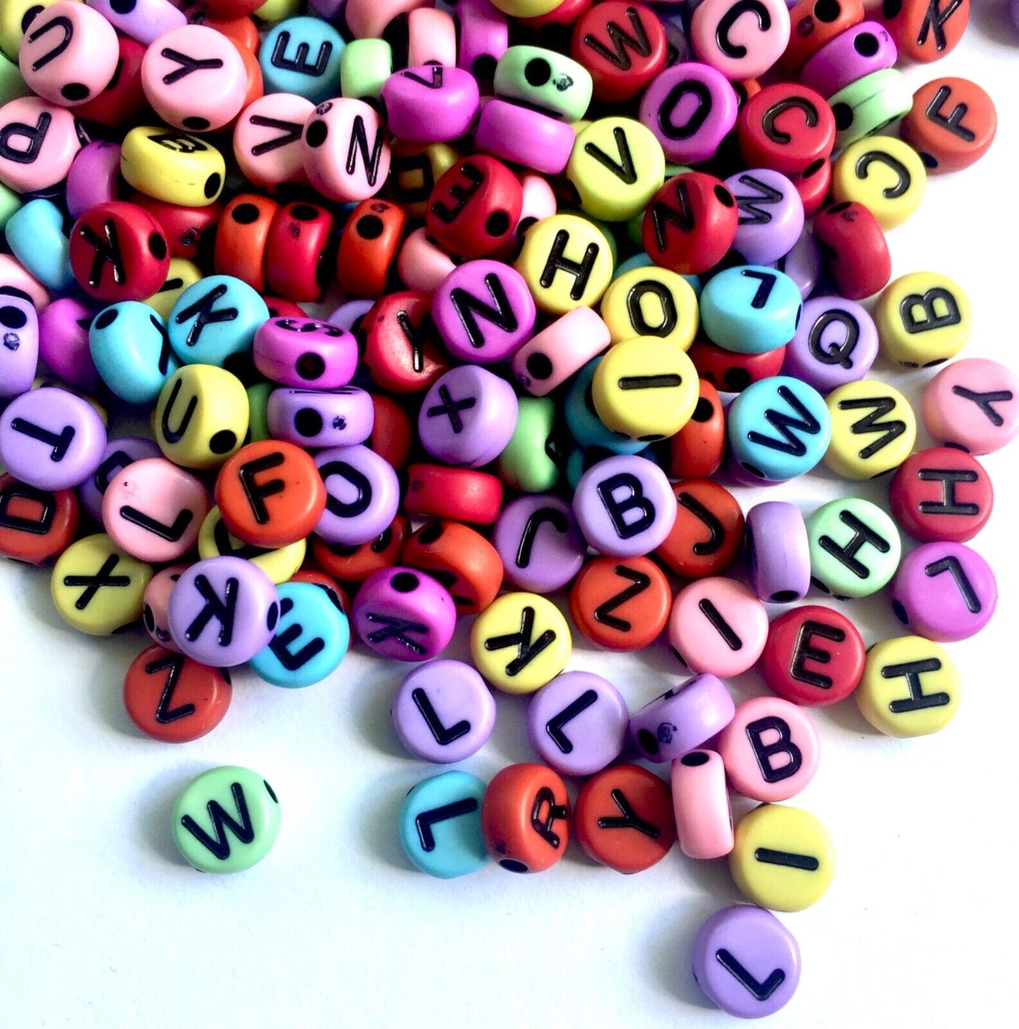 200x English Letter 6mm-7mm Flat Round Beads for Jewellery Making